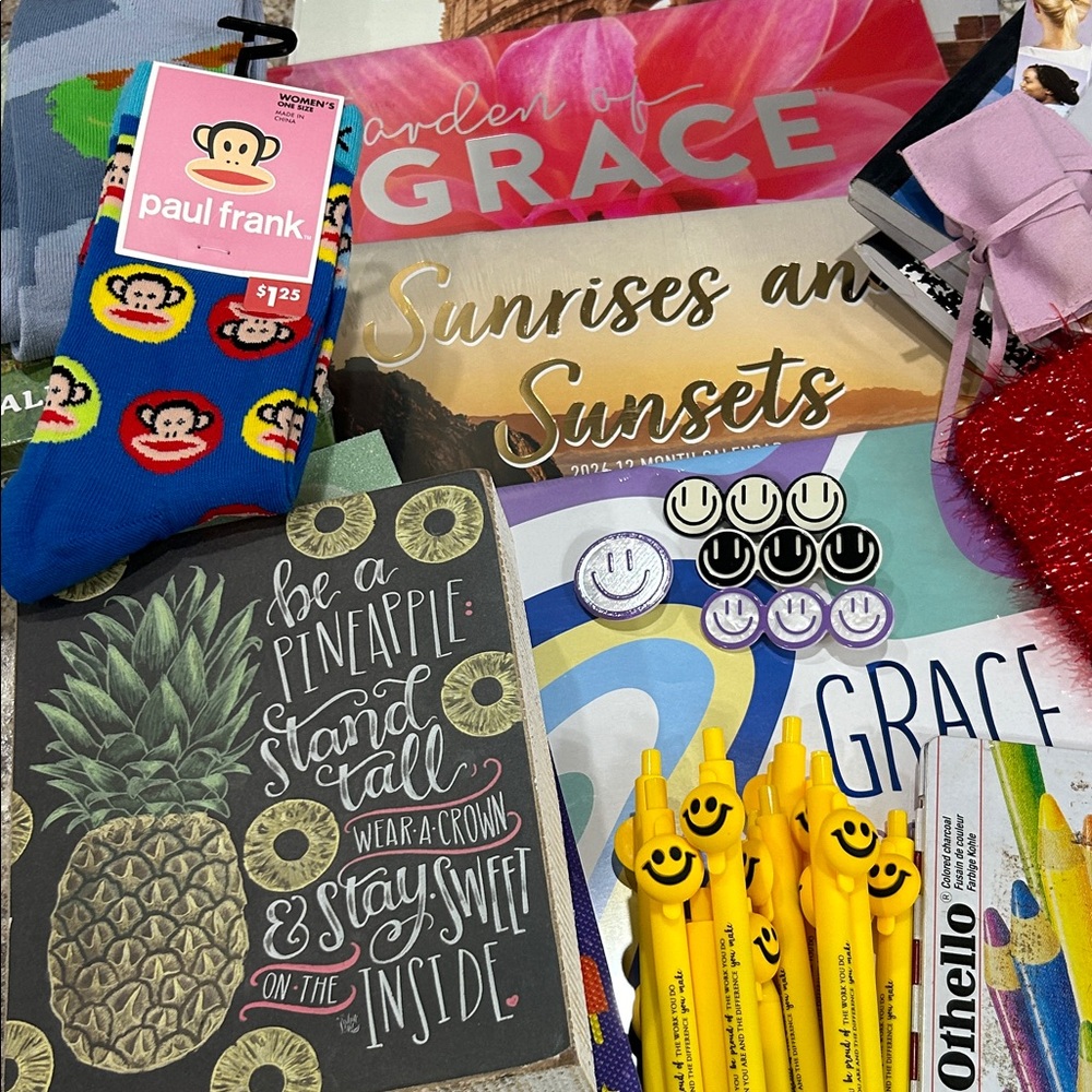 Smiles4Miles FUN GIVEYS! Choose 3-4 gifts, get FREE SHIPPING + Smiley Pen 😃